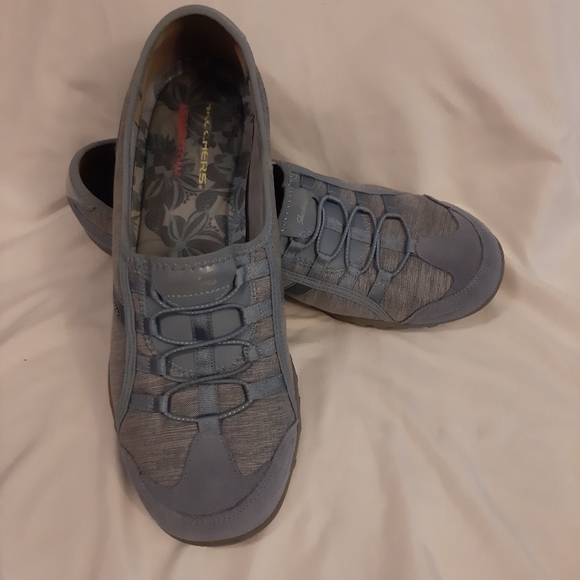 Skechers memory foam shoes. They don’t fit me. - Picture 2 of 14